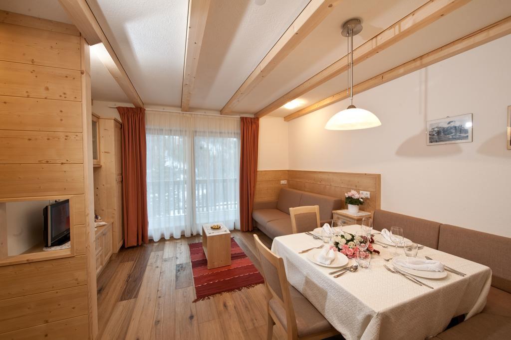 Ciasa Sunara Calfosch Chambre photo